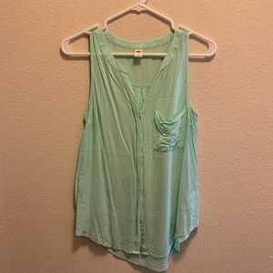 Lightweight button down tank
